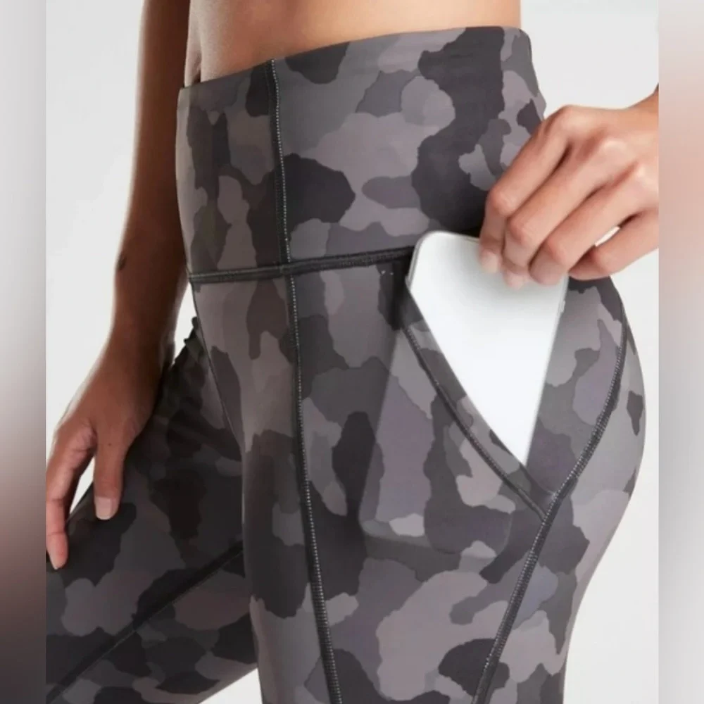 Athleta Lightning Camo 7/8 Tights Sz Sm